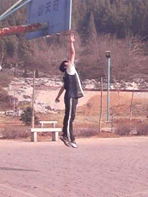 78kg-jump-hoop 1年以前190斤减到155斤尝试摸高的瞬间